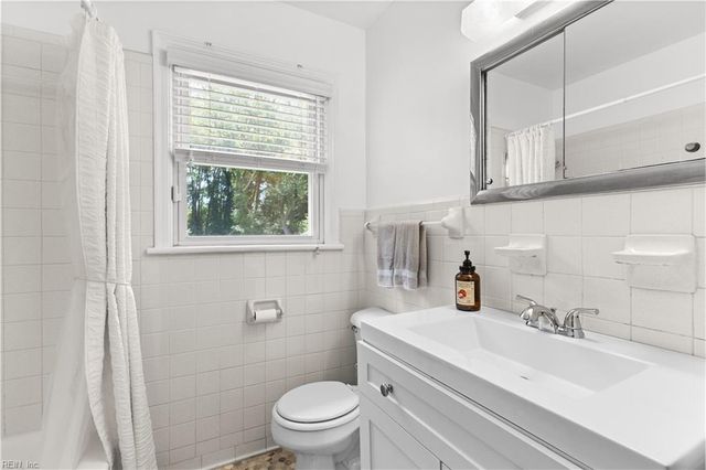 5445 Shadowwood DR, Virginia Beach, VA 23455