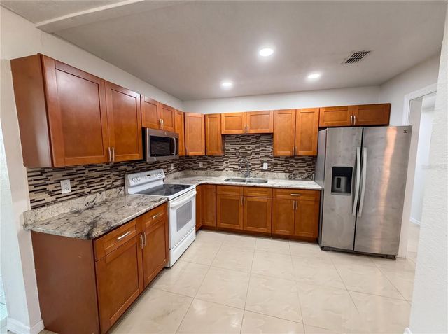 15525 BEDFORD CIRCLE E, Clearwater, FL 33764