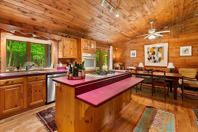 6 Dwyers Camp Road, Shaftsbury, VT 05262
