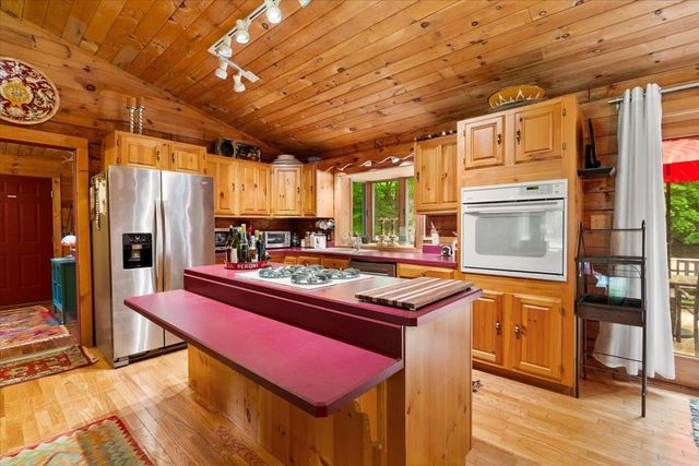 6 Dwyers Camp Road, Shaftsbury, VT 05262