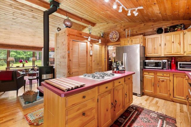 6 Dwyers Camp Road, Shaftsbury, VT 05262