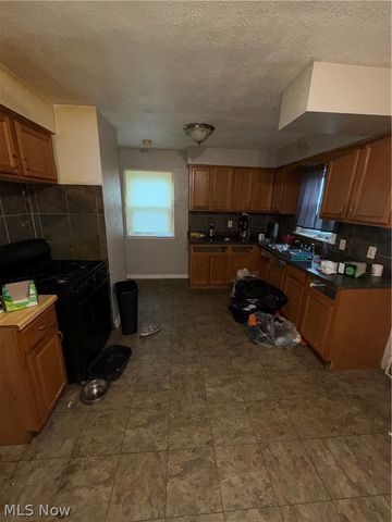 654 E 240 Street, Euclid, OH 44123