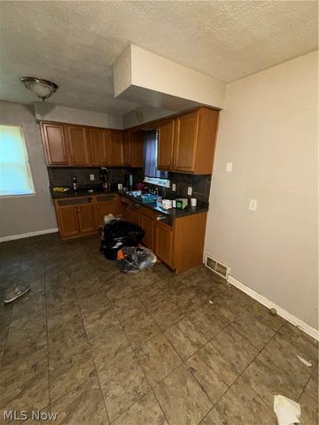 654 E 240 Street, Euclid, OH 44123