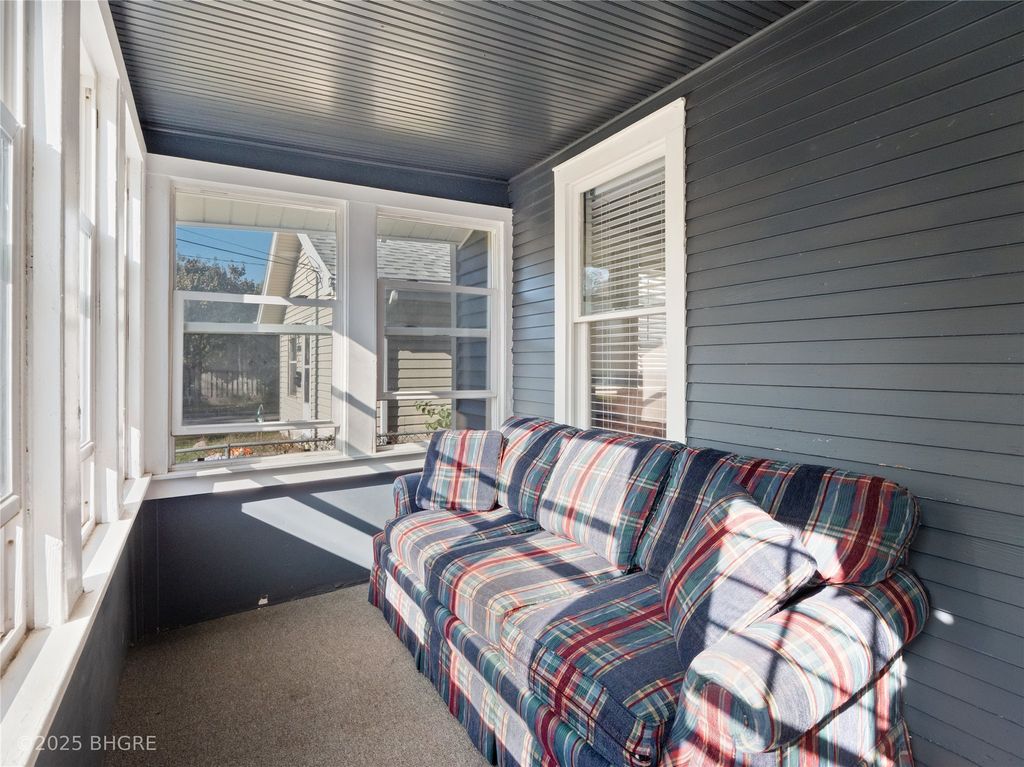 2402 Des Moines Street, Des Moines, IA 50317