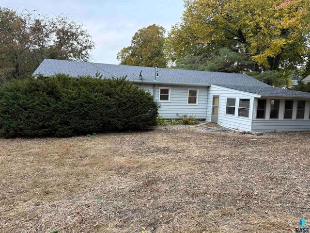 1300 S Olive Dr Drive, Sioux Falls, SD 57103