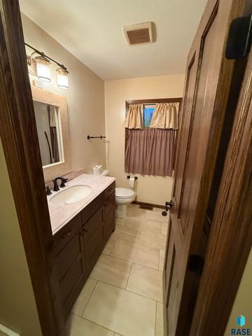 1300 S Olive Dr Drive, Sioux Falls, SD 57103