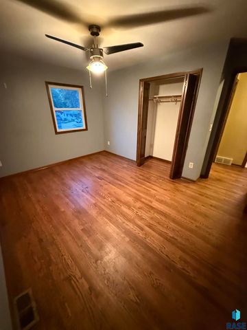 1300 S Olive Dr Drive, Sioux Falls, SD 57103