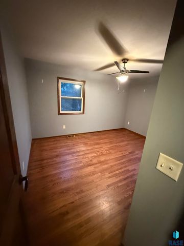 1300 S Olive Dr Drive, Sioux Falls, SD 57103