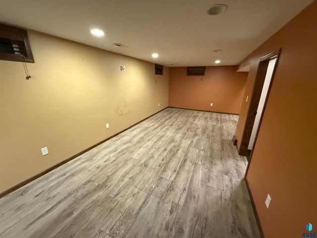 1300 S Olive Dr Drive, Sioux Falls, SD 57103