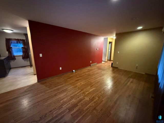 1300 S Olive Dr Drive, Sioux Falls, SD 57103