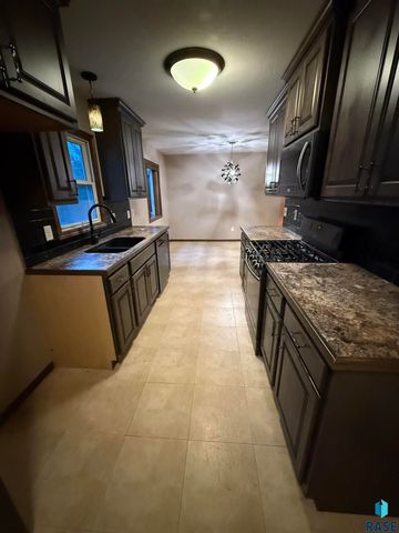 1300 S Olive Dr Drive, Sioux Falls, SD 57103