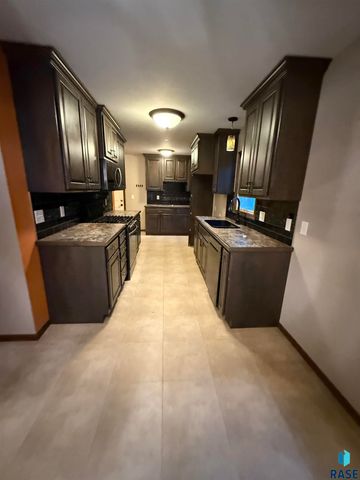 1300 S Olive Dr Drive, Sioux Falls, SD 57103