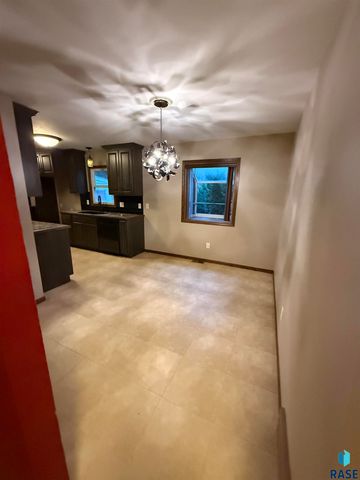 1300 S Olive Dr Drive, Sioux Falls, SD 57103