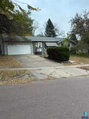 1300 S Olive Dr Drive, Sioux Falls, SD 57103