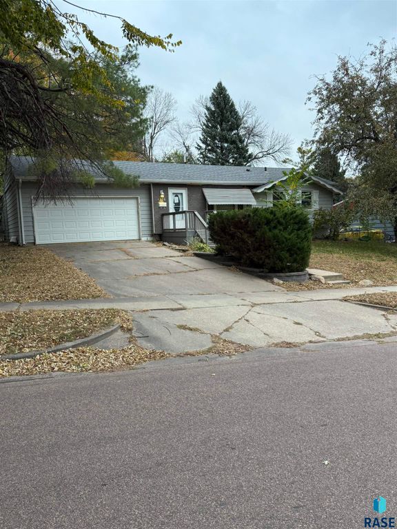 1300 S Olive Dr Drive, Sioux Falls, SD 57103