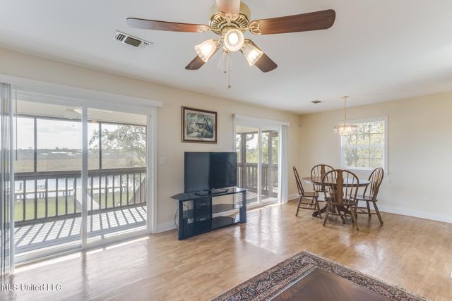 11156 E Bayou View Drive, Bay Saint Louis, MS 39520