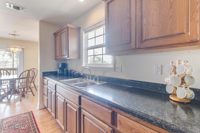 11156 E Bayou View Drive, Bay Saint Louis, MS 39520