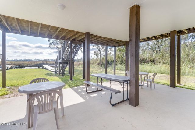 11156 E Bayou View Drive, Bay Saint Louis, MS 39520