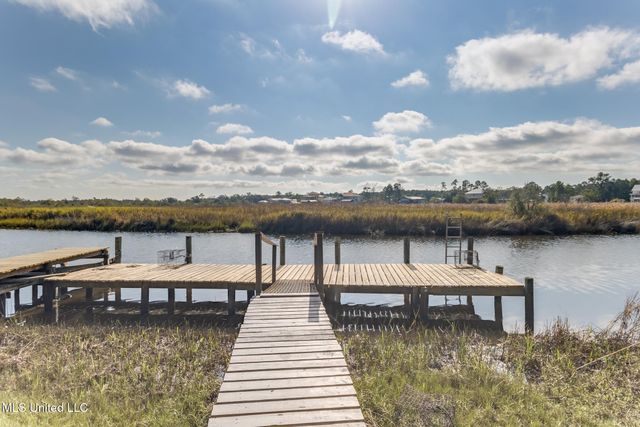 11156 E Bayou View Drive, Bay Saint Louis, MS 39520