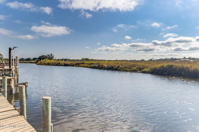 11156 E Bayou View Drive, Bay Saint Louis, MS 39520