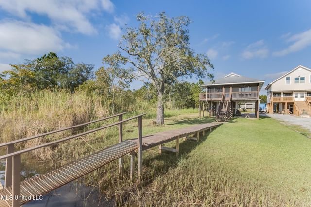 11156 E Bayou View Drive, Bay Saint Louis, MS 39520