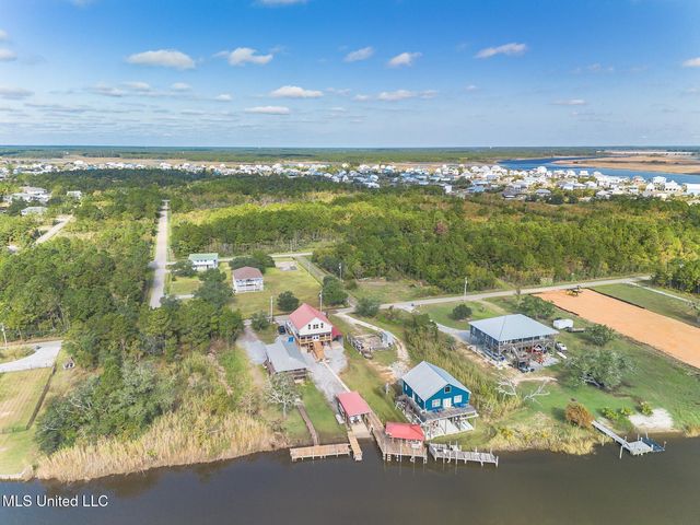 11156 E Bayou View Drive, Bay Saint Louis, MS 39520