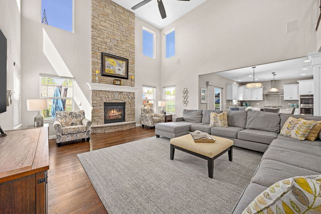 4211 Chinaberry Lane, Naperville, IL 60564