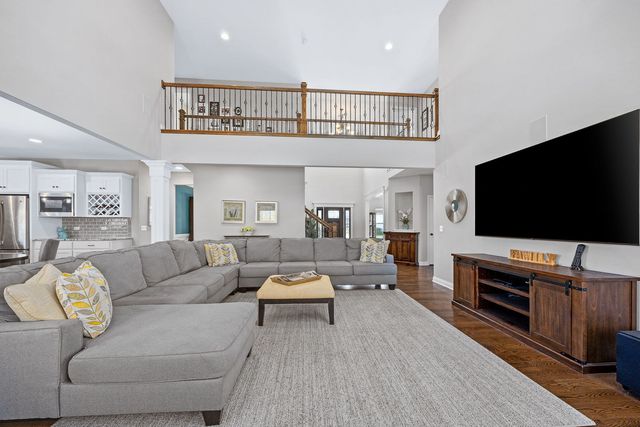 4211 Chinaberry Lane, Naperville, IL 60564