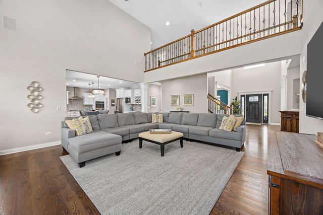 4211 Chinaberry Lane, Naperville, IL 60564