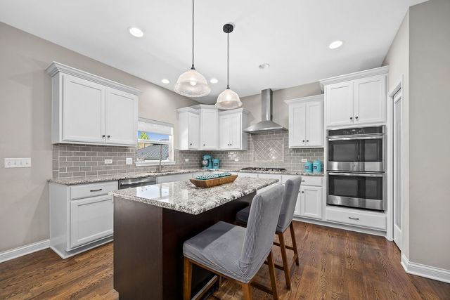 4211 Chinaberry Lane, Naperville, IL 60564