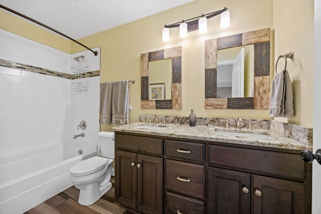 4211 Chinaberry Lane, Naperville, IL 60564