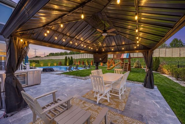 4211 Chinaberry Lane, Naperville, IL 60564