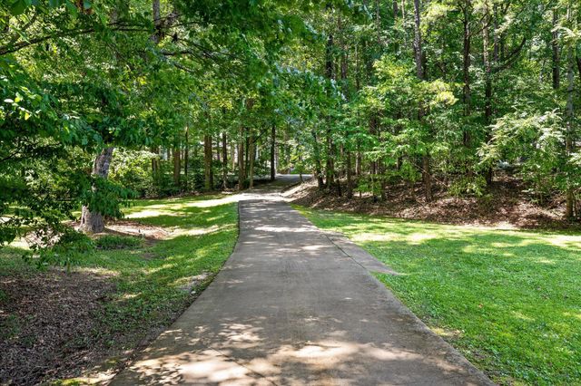 488 Lake Hills Drive, Trenton, GA 30752