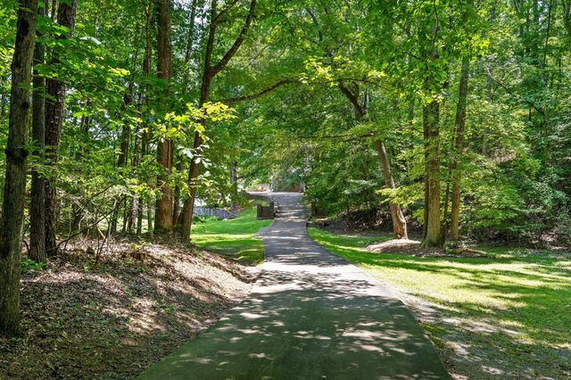 488 Lake Hills Drive, Trenton, GA 30752