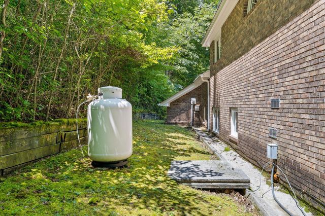 488 Lake Hills Drive, Trenton, GA 30752