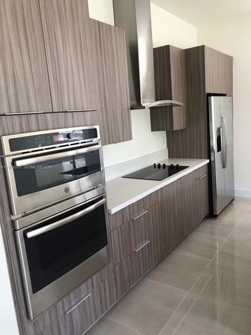 16045 NW 87th Ct, Miami Lakes, FL 33018