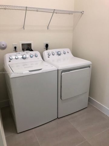 16045 NW 87th Ct, Miami Lakes, FL 33018