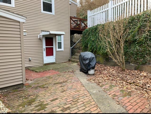2 Spring St A, Gloucester, MA 01930