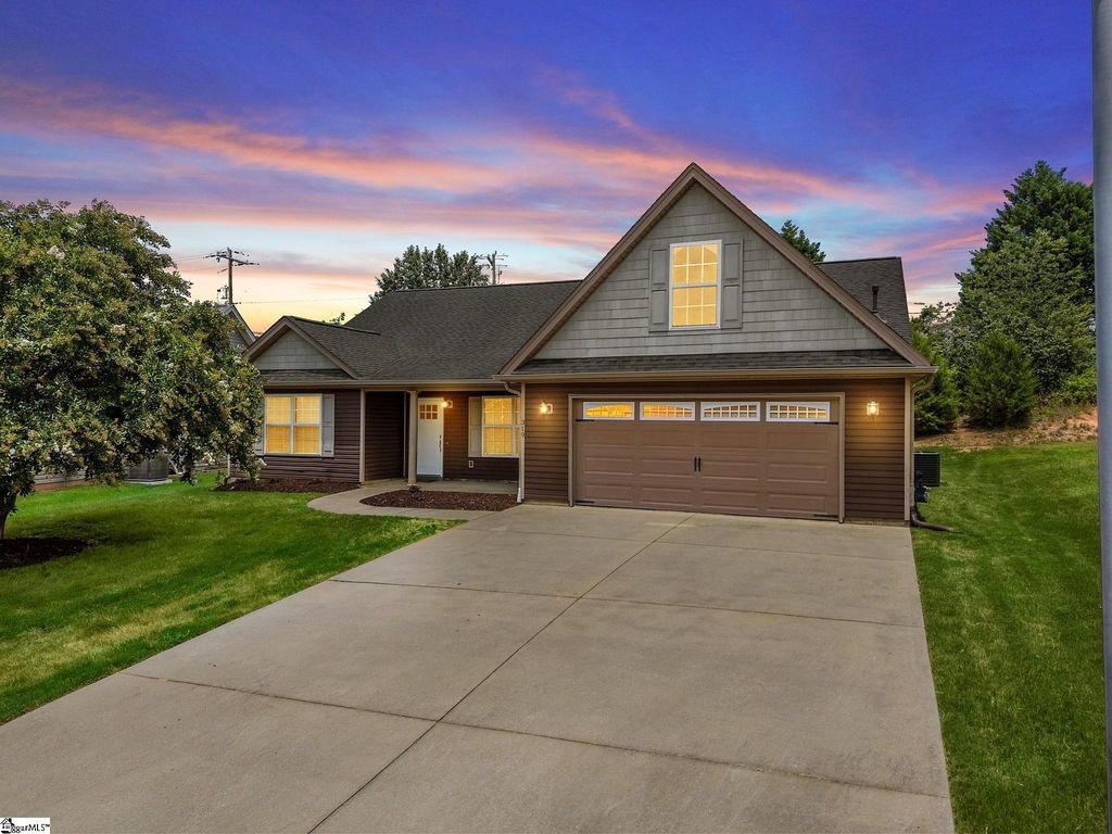319 Kelly Farm Road, Moore, SC 29369
