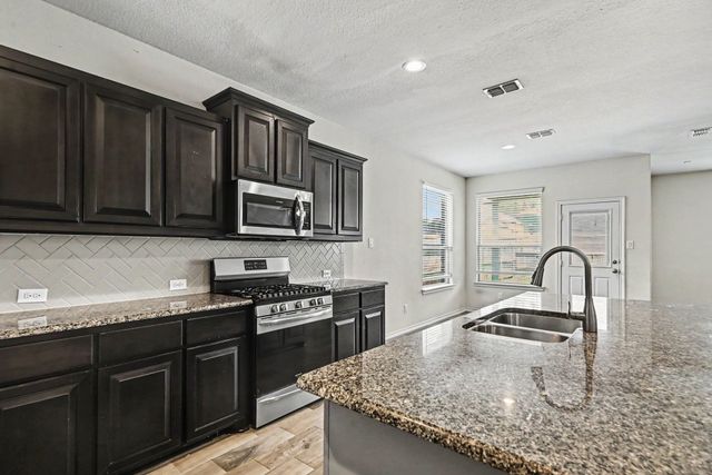 9040 Twin Mills Boulevard, Fort Worth, TX 76179