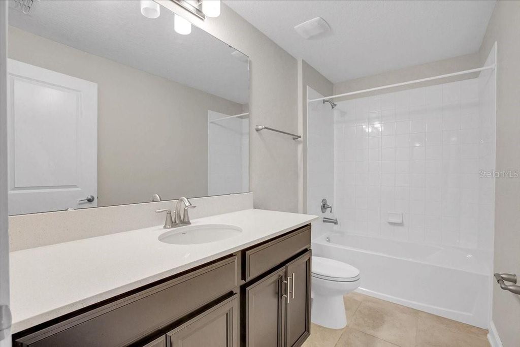 Image 13 of property listing at 11701 FICTION AVENUE, Orlando, FL 32832