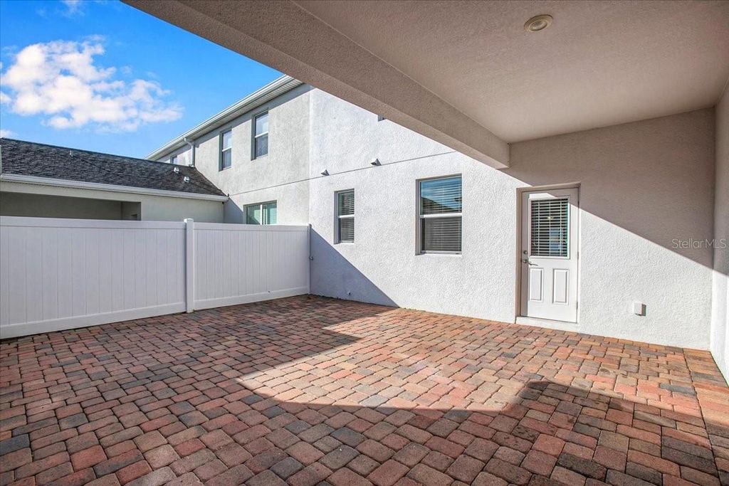 Image 18 of property listing at 11701 FICTION AVENUE, Orlando, FL 32832