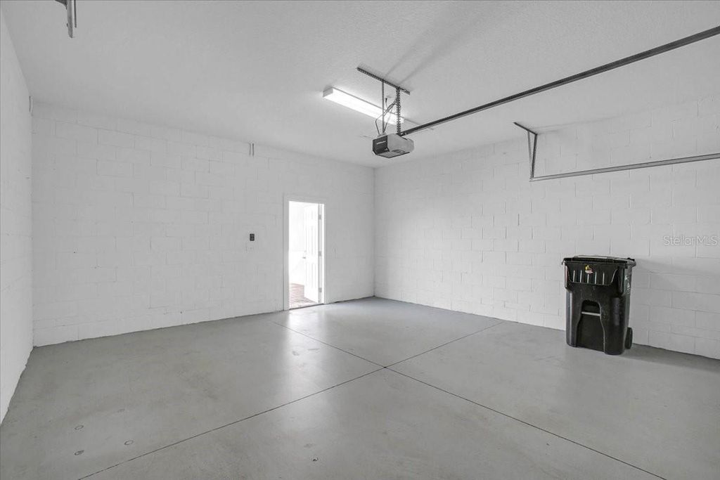 Image 21 of property listing at 11701 FICTION AVENUE, Orlando, FL 32832