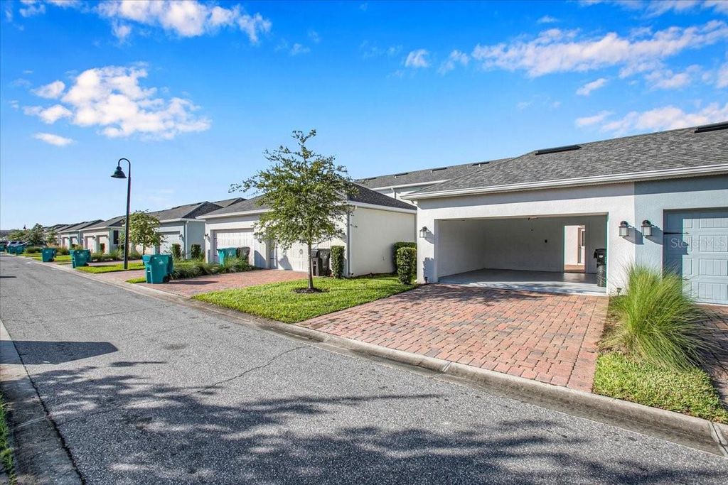 Image 22 of property listing at 11701 FICTION AVENUE, Orlando, FL 32832