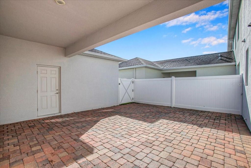 Image 24 of property listing at 11701 FICTION AVENUE, Orlando, FL 32832