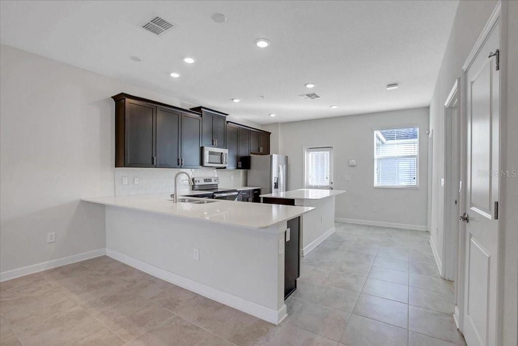 Image 5 of property listing at 11701 FICTION AVENUE, Orlando, FL 32832