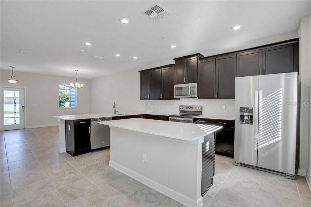 Image 6 of property listing at 11701 FICTION AVENUE, Orlando, FL 32832