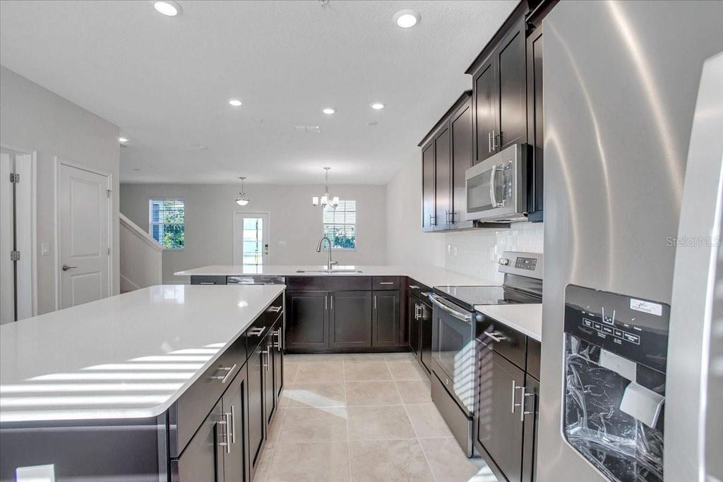 Image 7 of property listing at 11701 FICTION AVENUE, Orlando, FL 32832