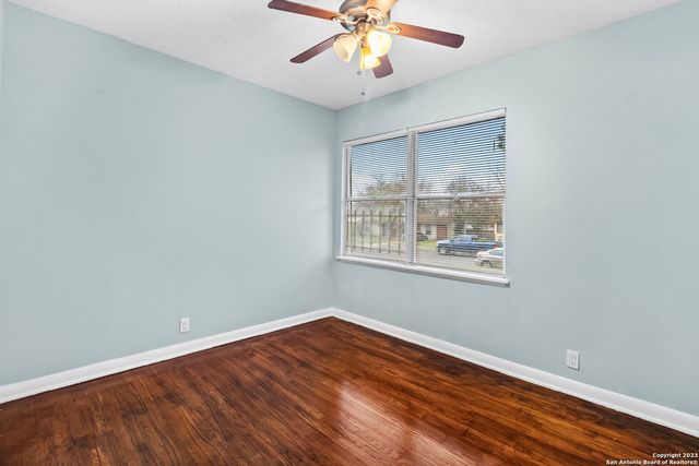 527 LIVELY DR, San Antonio, TX 78213