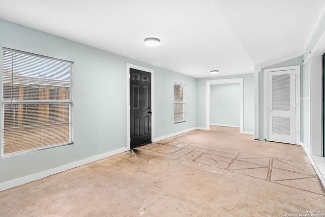 527 LIVELY DR, San Antonio, TX 78213